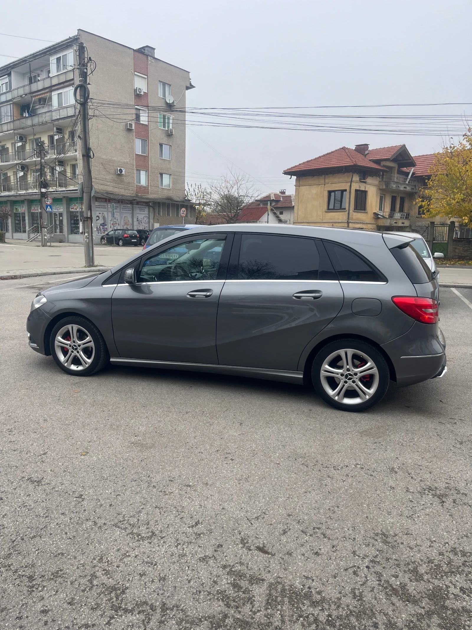 Mercedes-Benz B 180 Регистриран , снимка 7 - Автомобили и джипове - 53845096