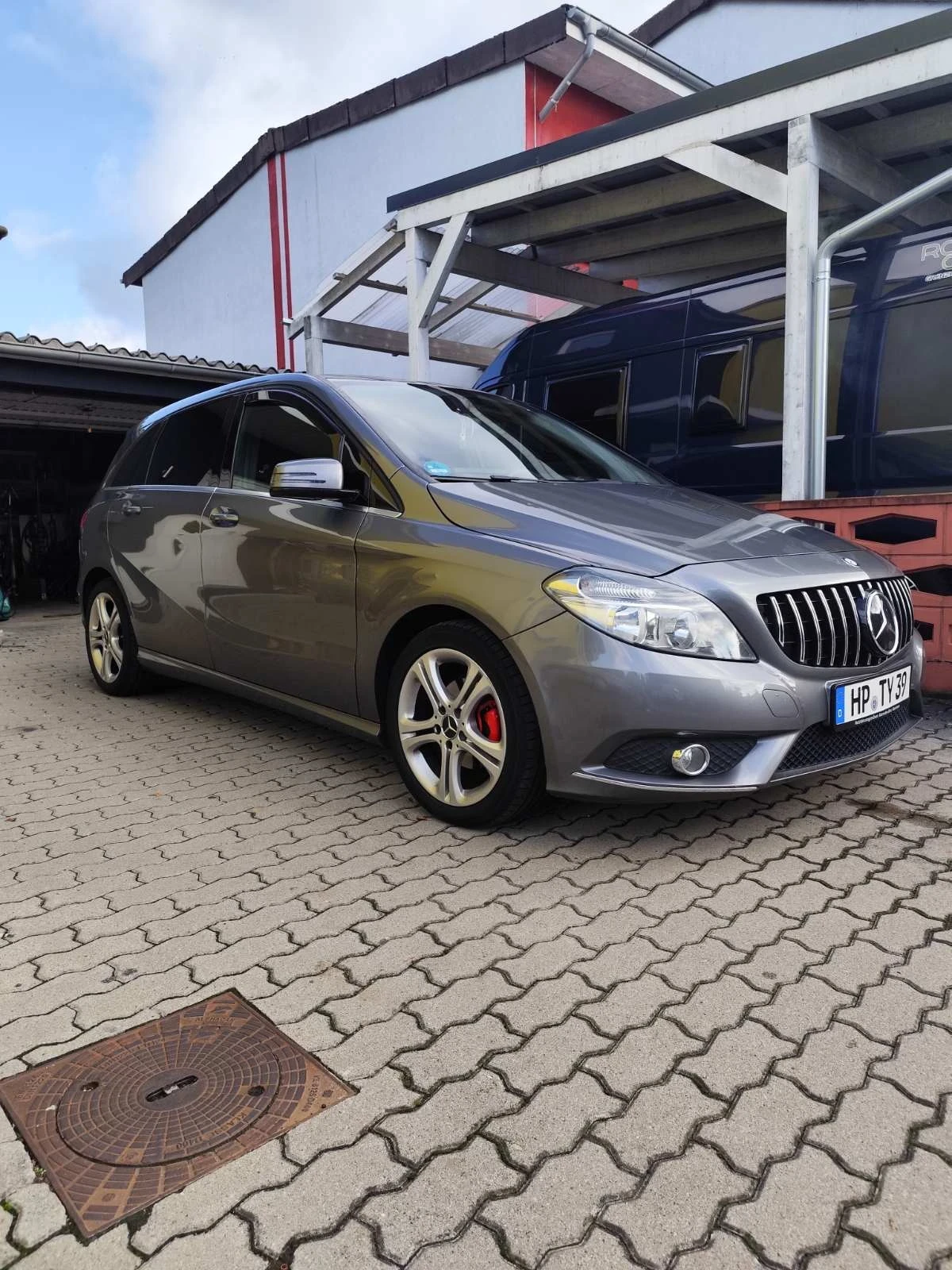 Mercedes-Benz B 180 Регистриран , снимка 16 - Автомобили и джипове - 53845096