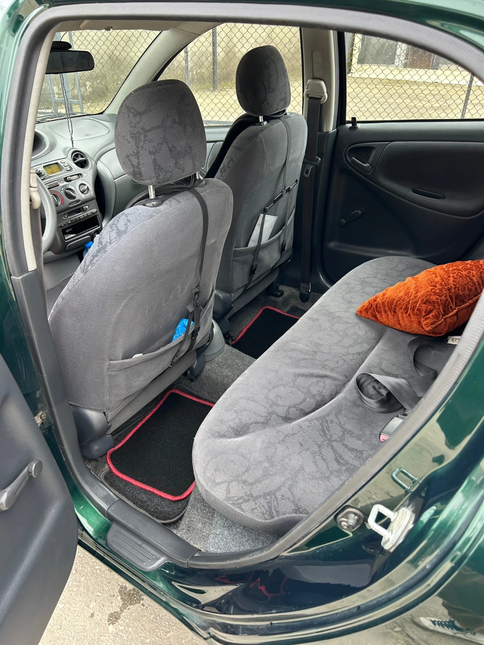 Toyota Yaris, снимка 5 - Автомобили и джипове - 54057847