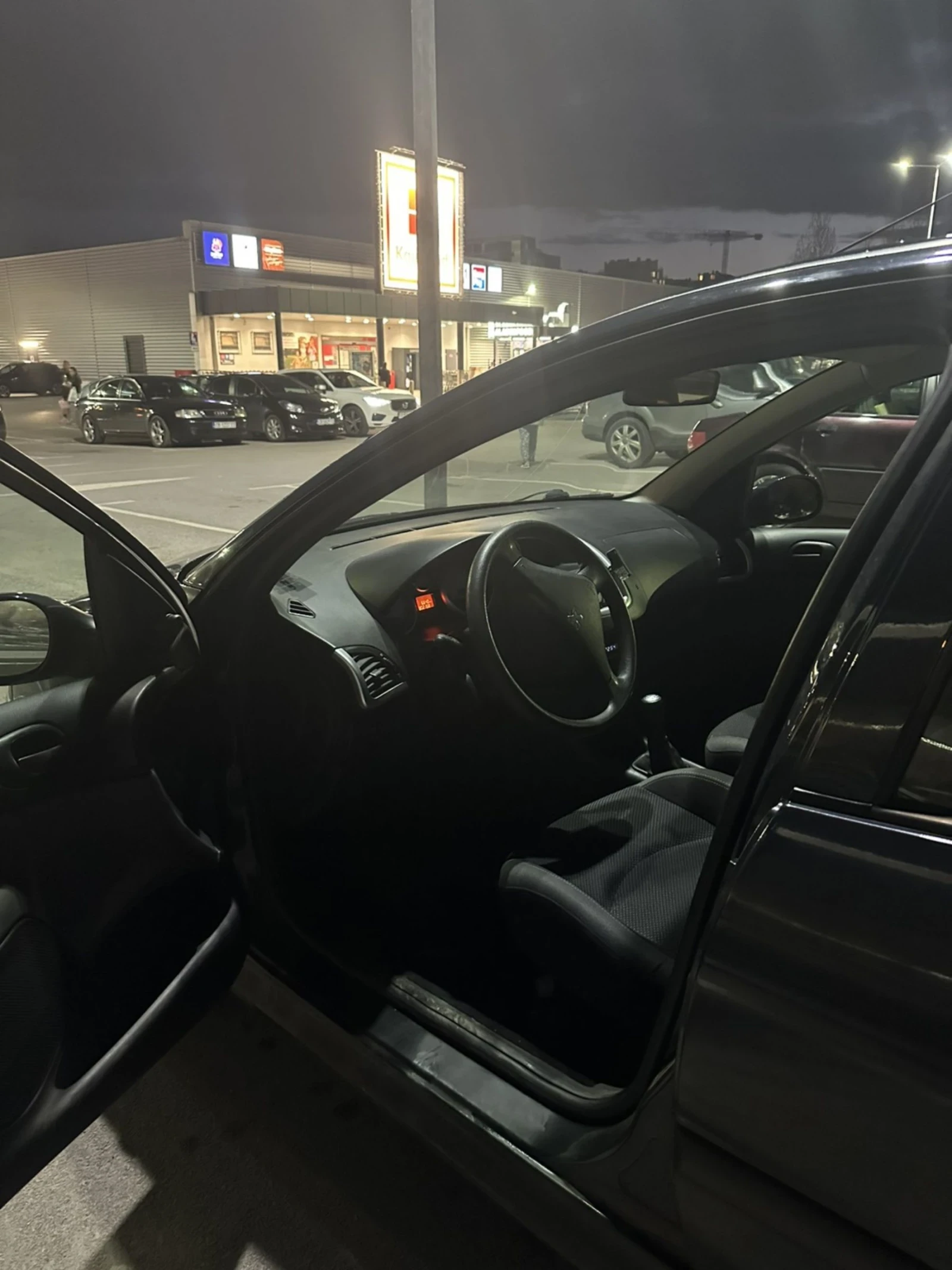 Peugeot 206, снимка 8 - Автомобили и джипове - 54101481