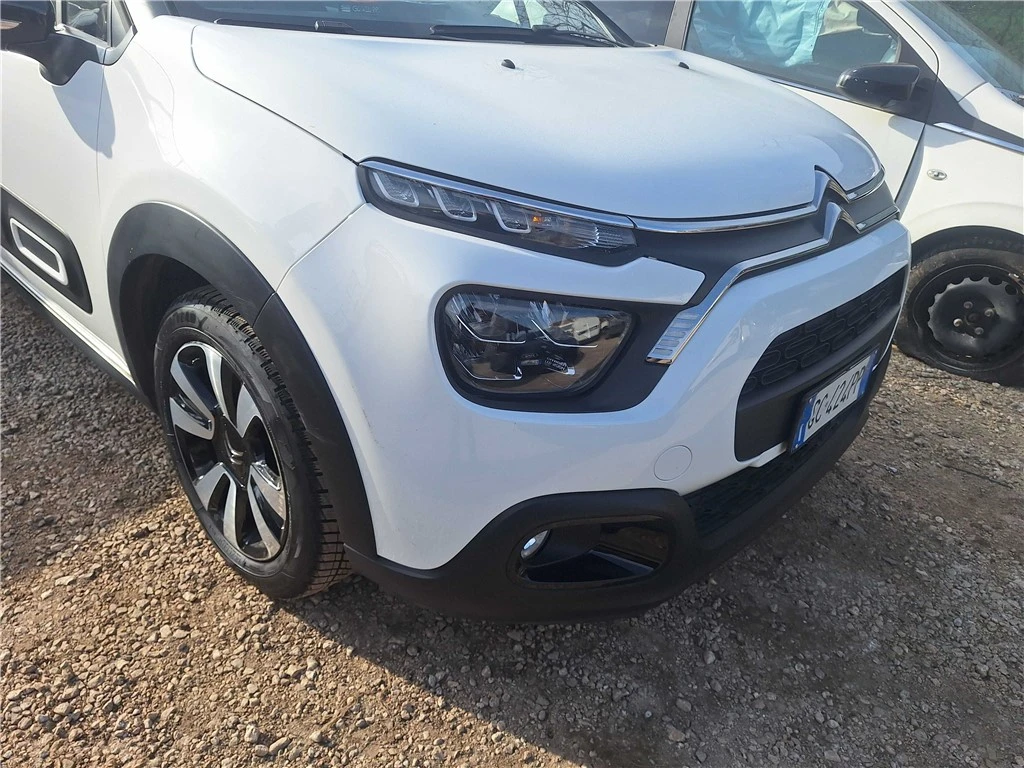 Citroen C3 1.2i Shine, снимка 2 - Автомобили и джипове - 54139902