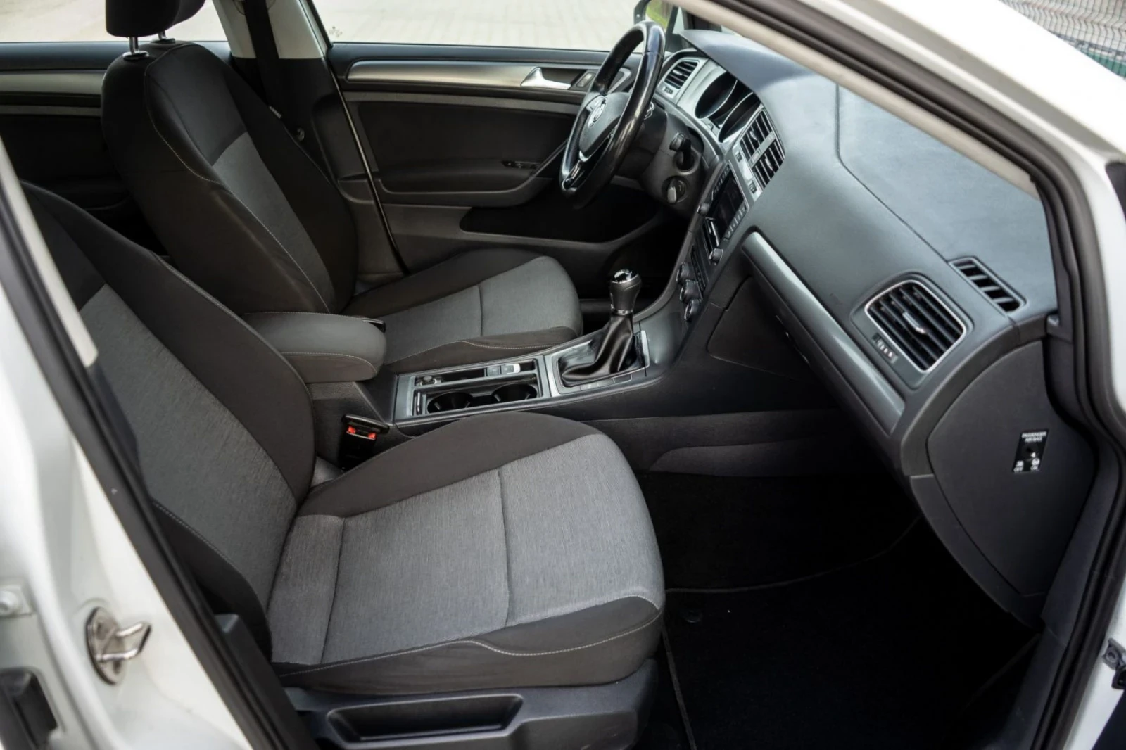 VW Golf Обслужен!! Личен!!, снимка 8 - Автомобили и джипове - 54214034