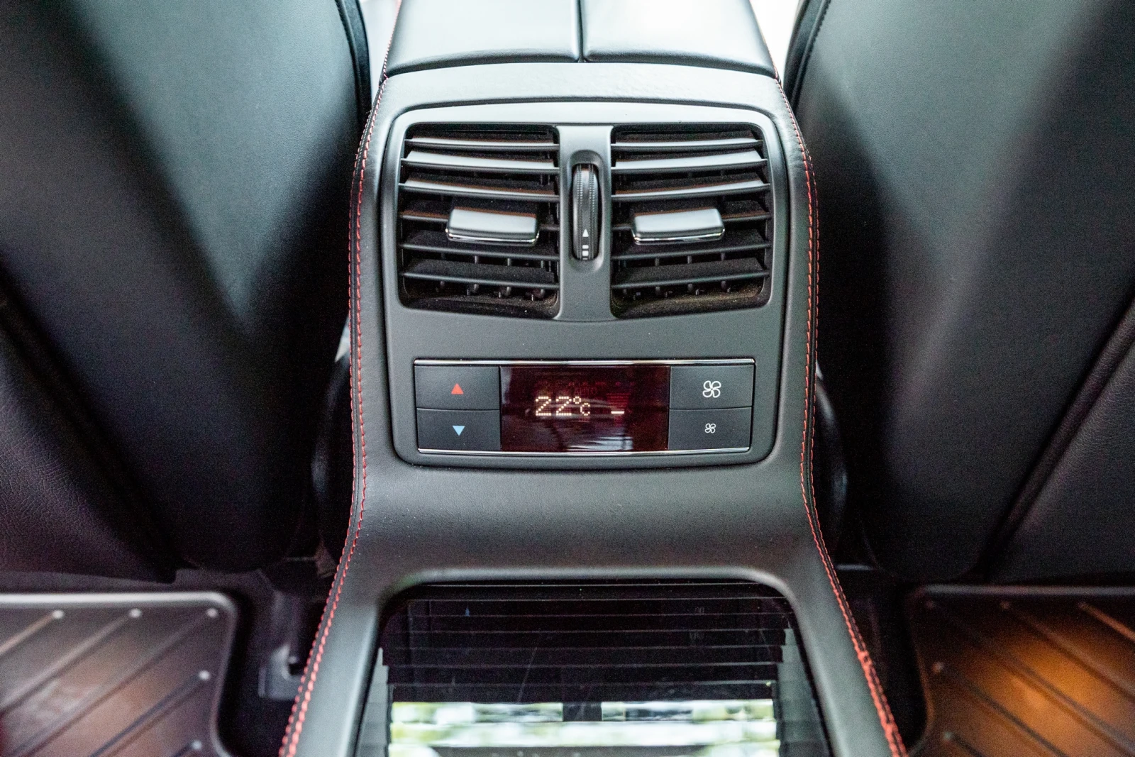Mercedes-Benz CLS 500 4 Matic, снимка 8 - Автомобили и джипове - 54735737