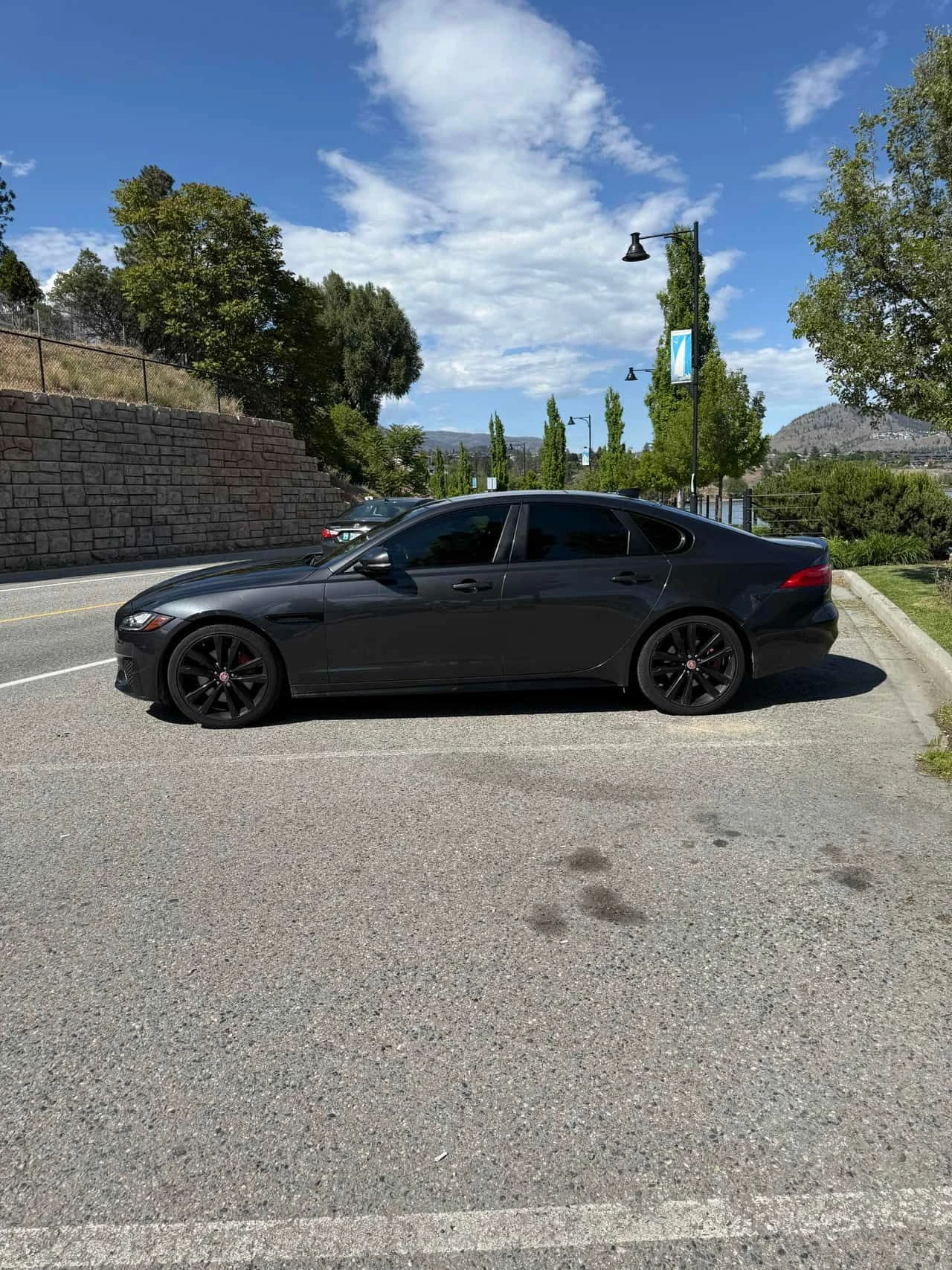 Jaguar Xf 4dr Sdn S/CARFAX/ФИНАНСИРАНЕ, снимка 2 - Автомобили и джипове - 54769879