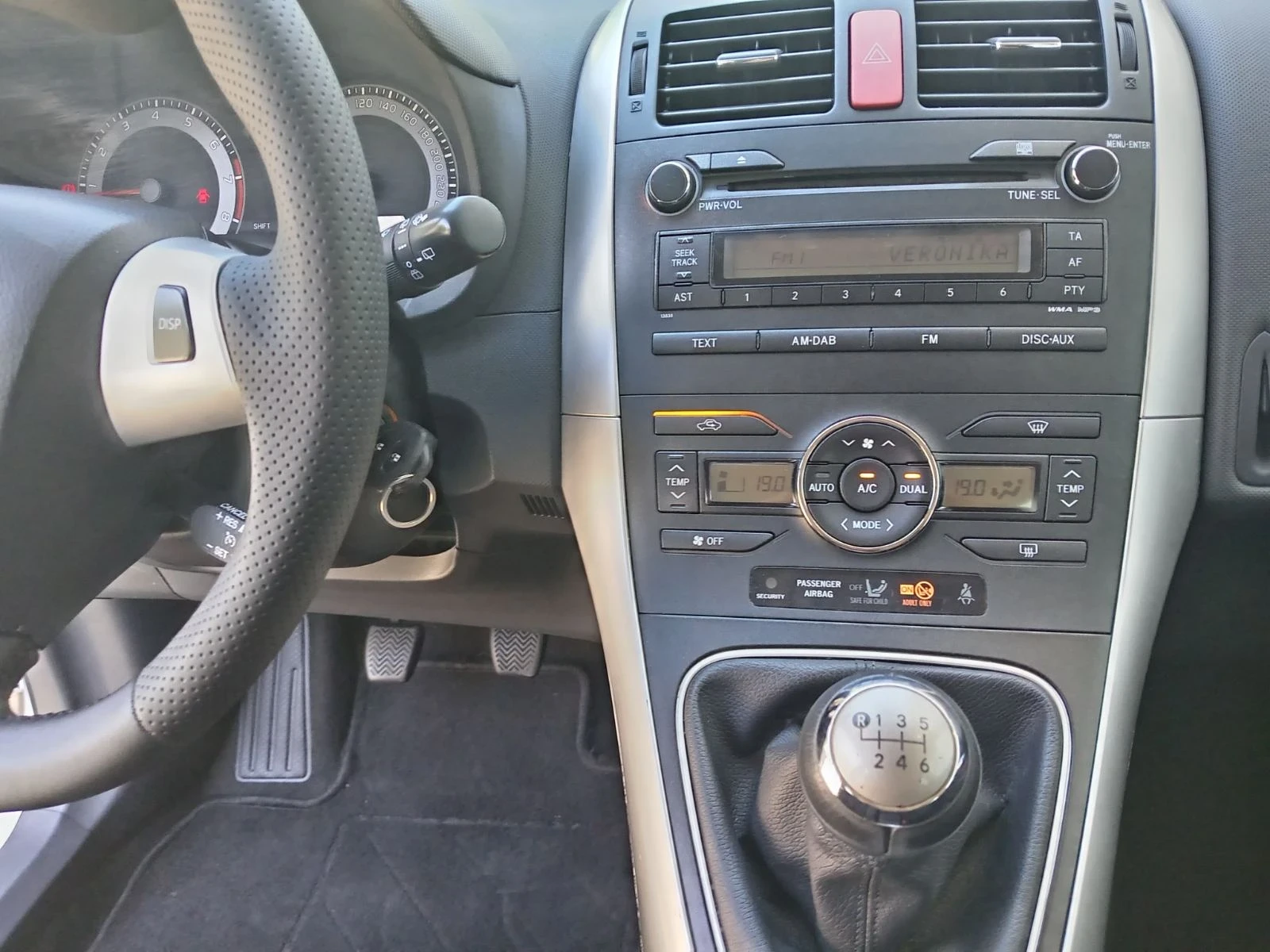 Toyota Auris !!!1.6i !!! 132hp!!!, снимка 8 - Автомобили и джипове - 55046077