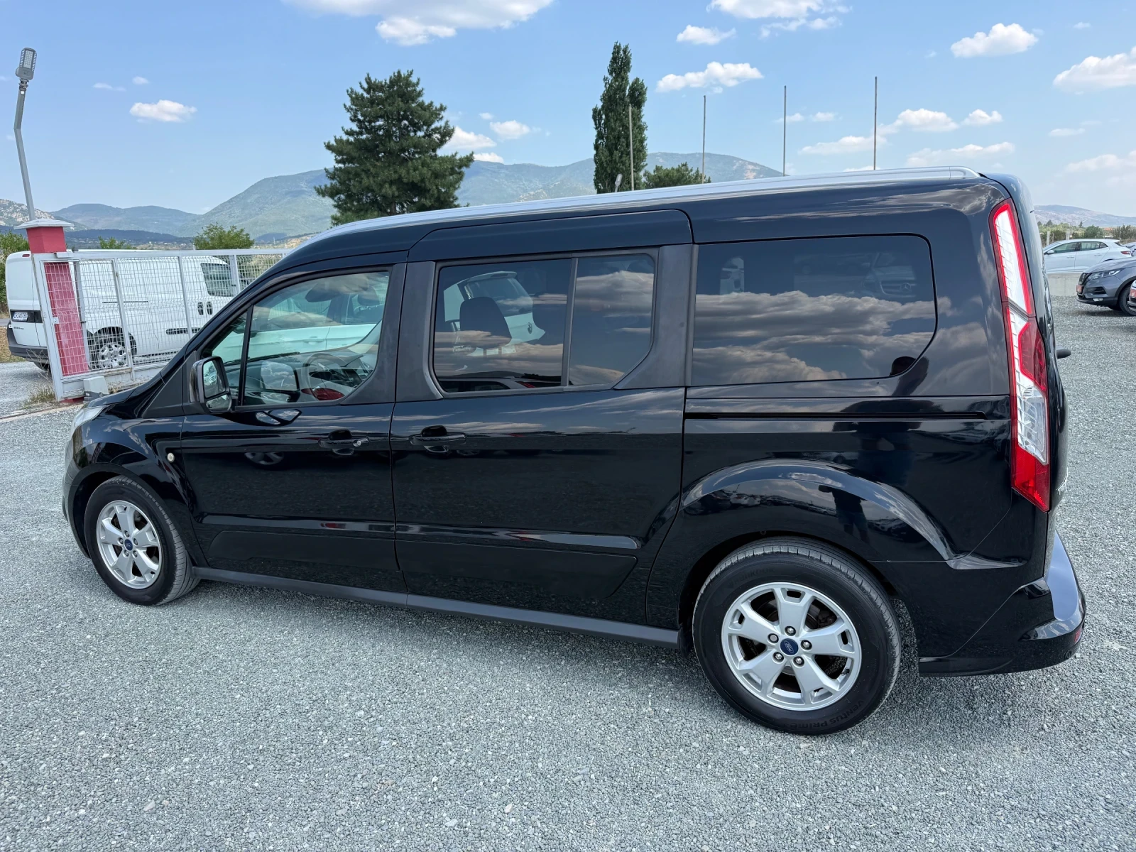 Ford Tourneo Connect (KATO НОВА)^(7-МЕСТА)^(MAXI)^(TITANIUM), снимка 8 - Автомобили и джипове - 55562415