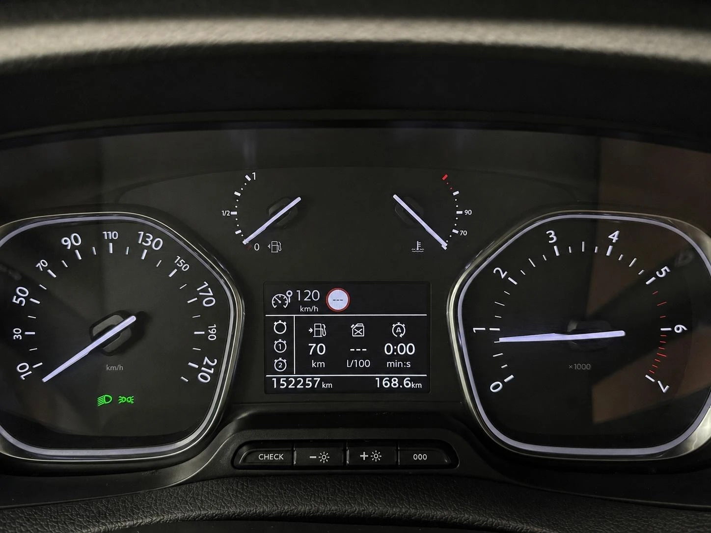 Peugeot Traveler 2.0 HDI Allure Pano Navi Xenon Leather, снимка 9 - Автомобили и джипове - 56197222