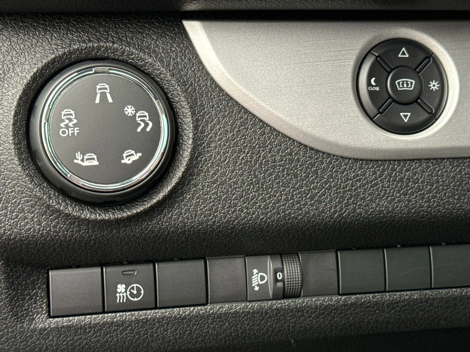 Peugeot Traveler 2.0 HDI Allure Pano Navi Xenon Leather, снимка 11 - Автомобили и джипове - 56197222