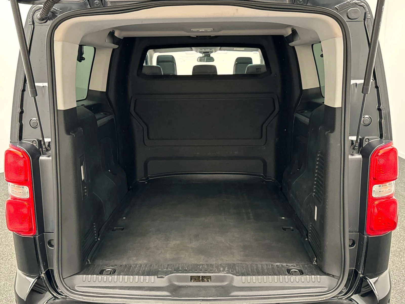Peugeot Traveler 2.0 HDI Allure Pano Navi Xenon Leather, снимка 7 - Автомобили и джипове - 56197222