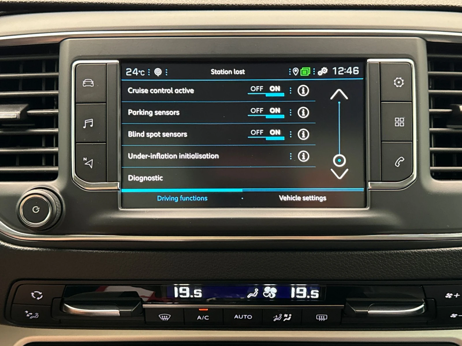 Peugeot Traveler 2.0 HDI Allure Pano Navi Xenon Leather, снимка 12 - Автомобили и джипове - 56197222