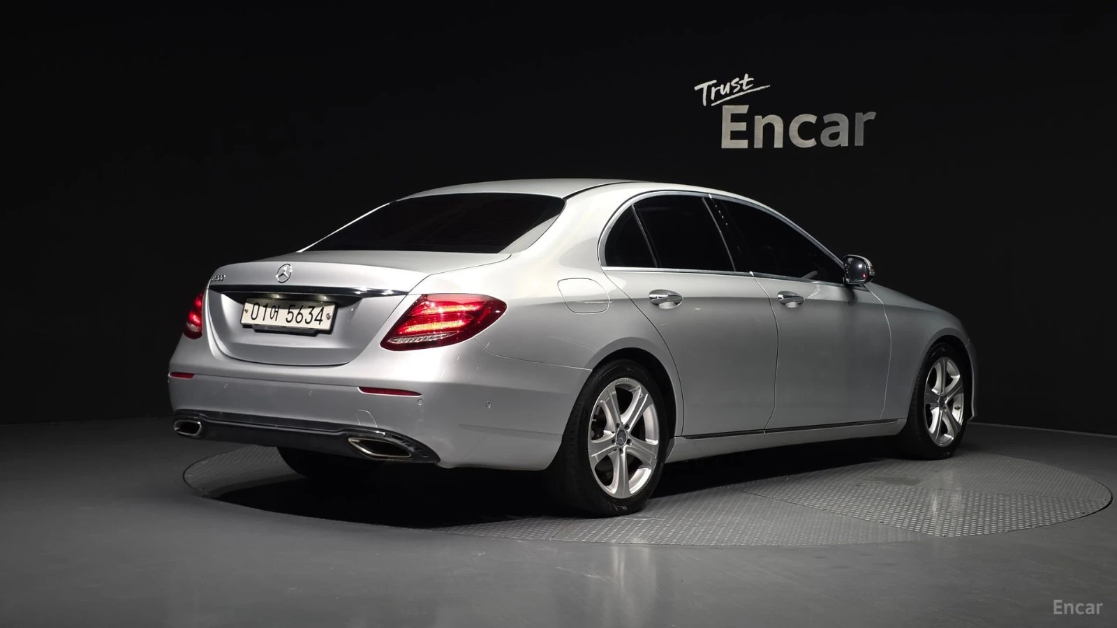 Mercedes-Benz E 200 Avantgarde * АвтоКредит* * Цена до БГ* 