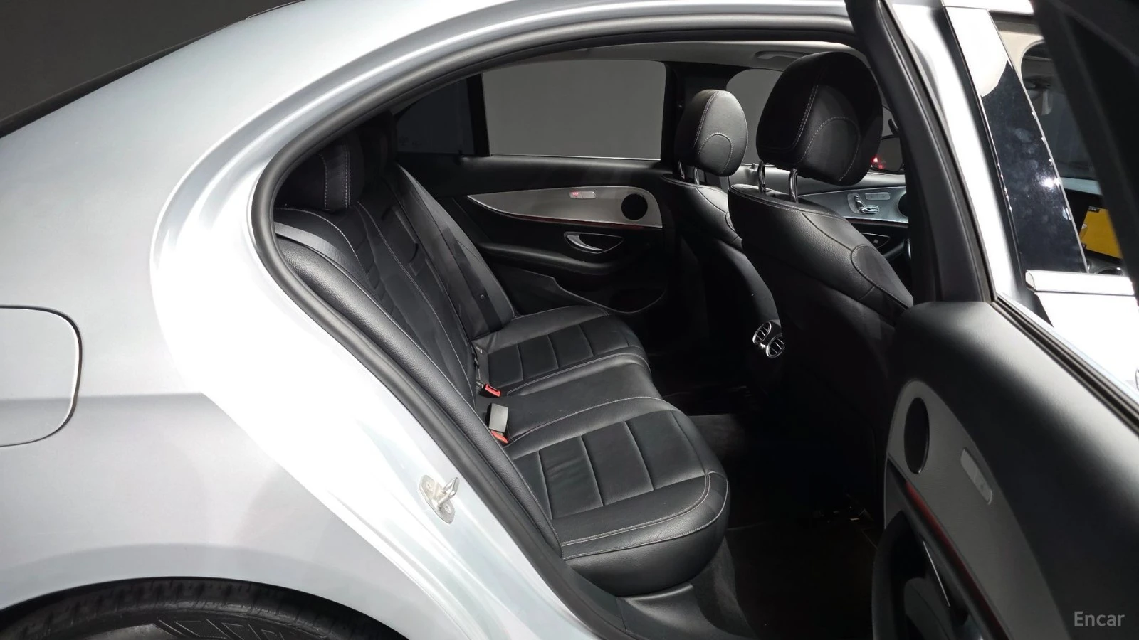 Mercedes-Benz E 200 Avantgarde * ����������* * ���� �� ��*  | Mobile.bg � ����������� 11