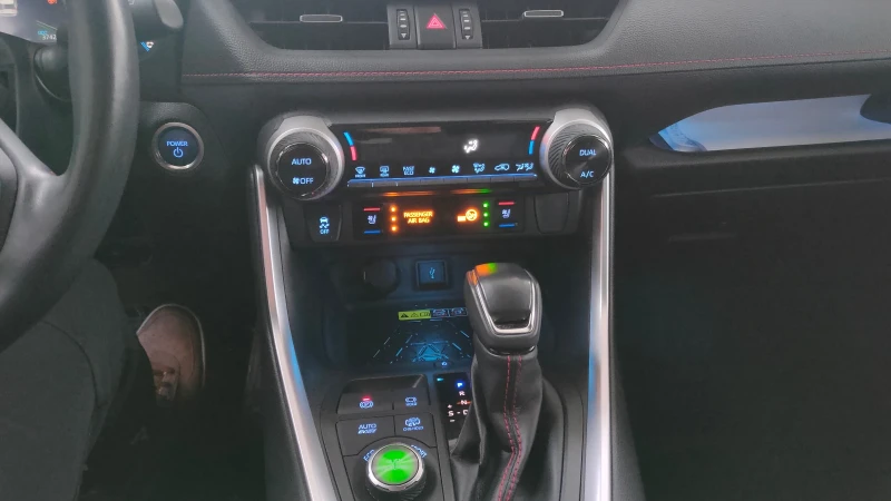 Toyota Rav4, снимка 3 - Автомобили и джипове - 52450296