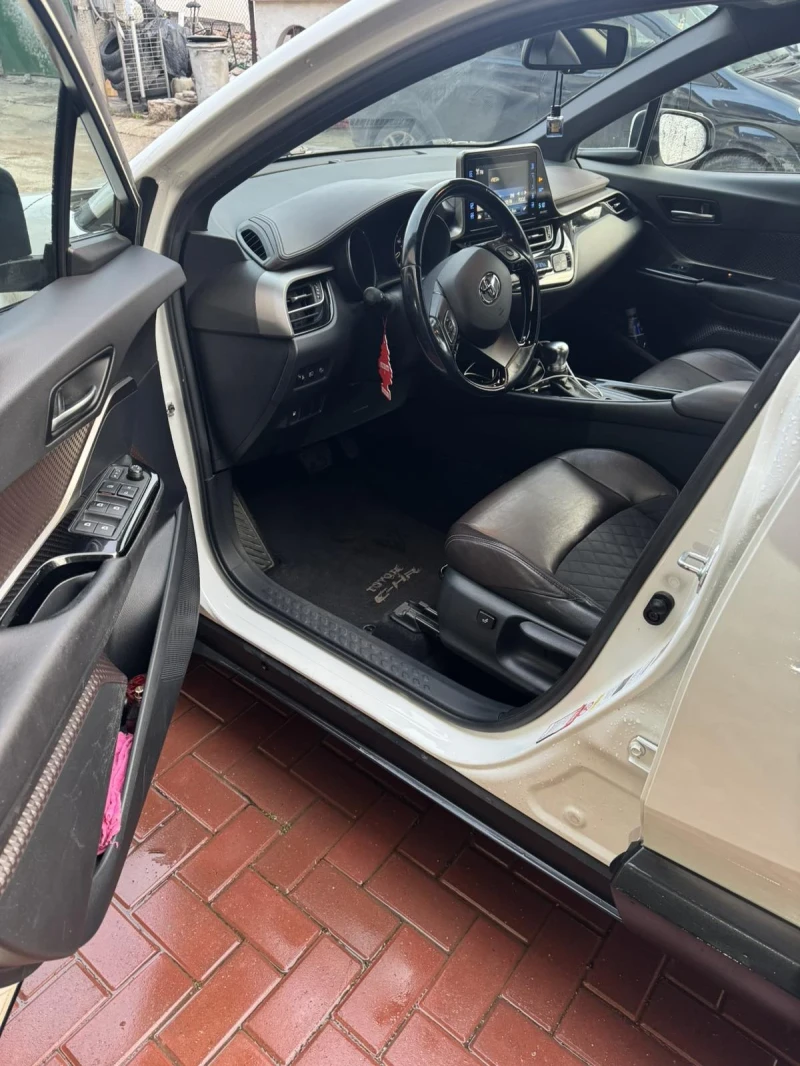 Toyota C-HR, снимка 12 - Автомобили и джипове - 53525408
