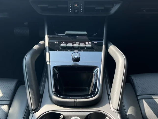 Porsche Cayenne E-Hybrid = SportDesign = Гаранция, снимка 11 - Автомобили и джипове - 54614371