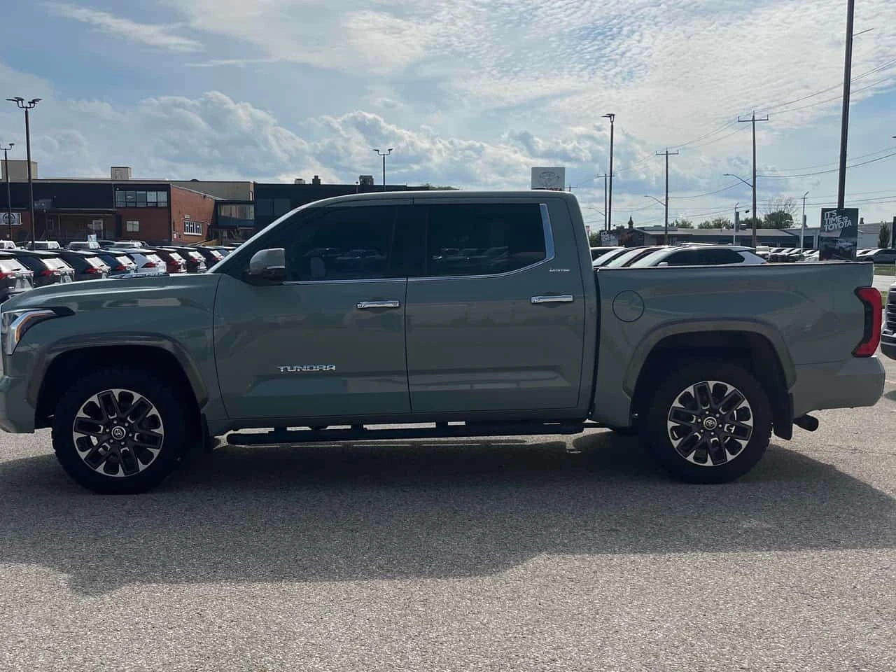 Toyota Tundra * Limited Hybrid * CARFAX * , снимка 2 - Автомобили и джипове - 56247737