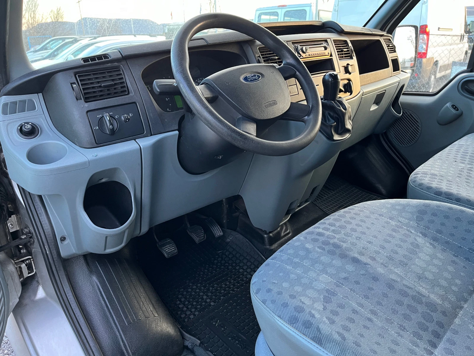 Ford Transit 2.2TDCI Климатик 9места - изображение 8