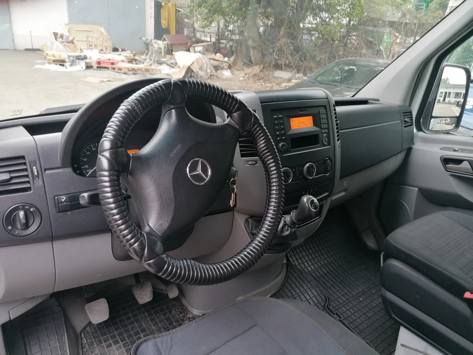 Mercedes-Benz 316 319 фургон с падащ борд и странична врата - изображение 4
