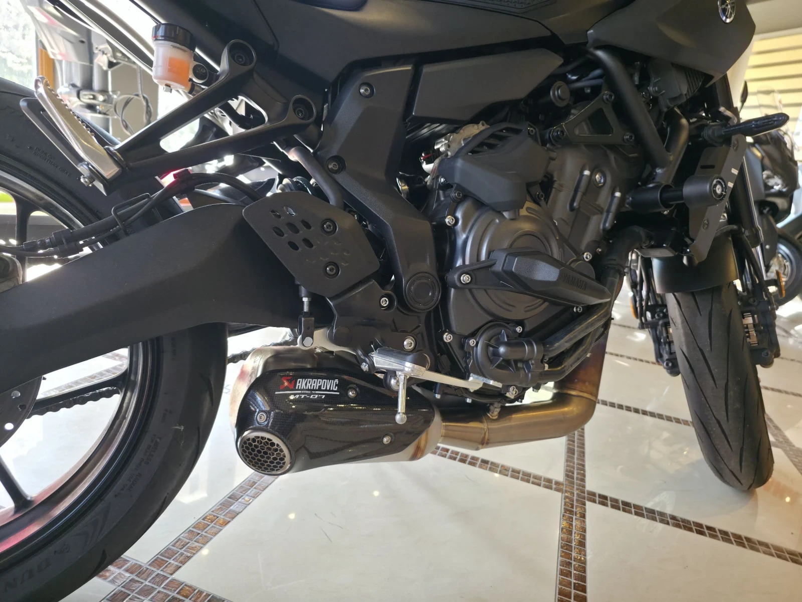 Yamaha Mt-07 Y-AMT/AKRAPOVIC/RIZOMA, снимка 8 - Мотоциклети и мототехника - 53103269