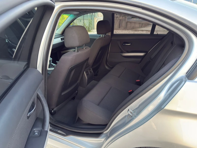 BMW 318 2.0i ТОП състояние, снимка 15 - Автомобили и джипове - 50941529