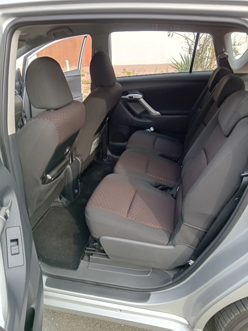 Toyota Verso 2011, снимка 9 - Автомобили и джипове - 52506159