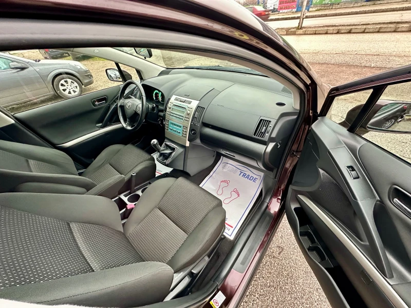 Toyota Corolla verso 2.2 D4D -Face, снимка 14 - Автомобили и джипове - 52858172