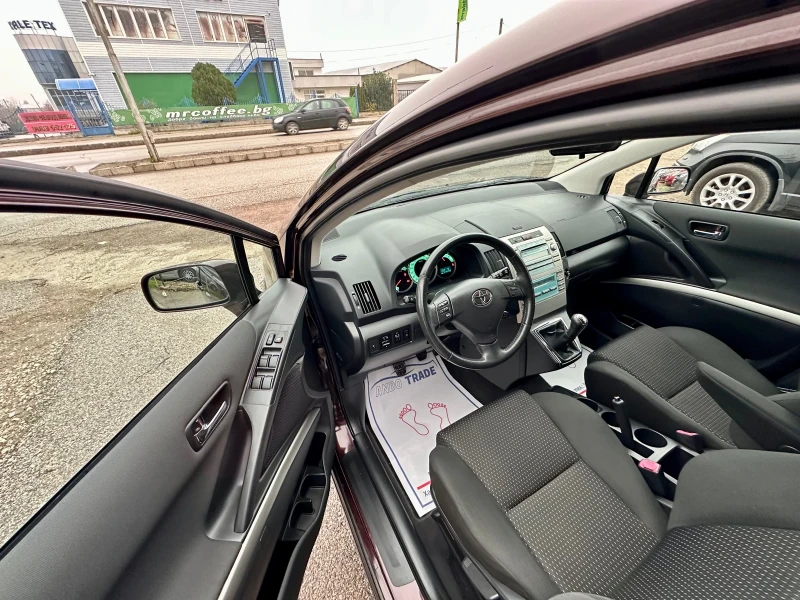 Toyota Corolla verso 2.2 D4D -Face, снимка 12 - Автомобили и джипове - 52858172