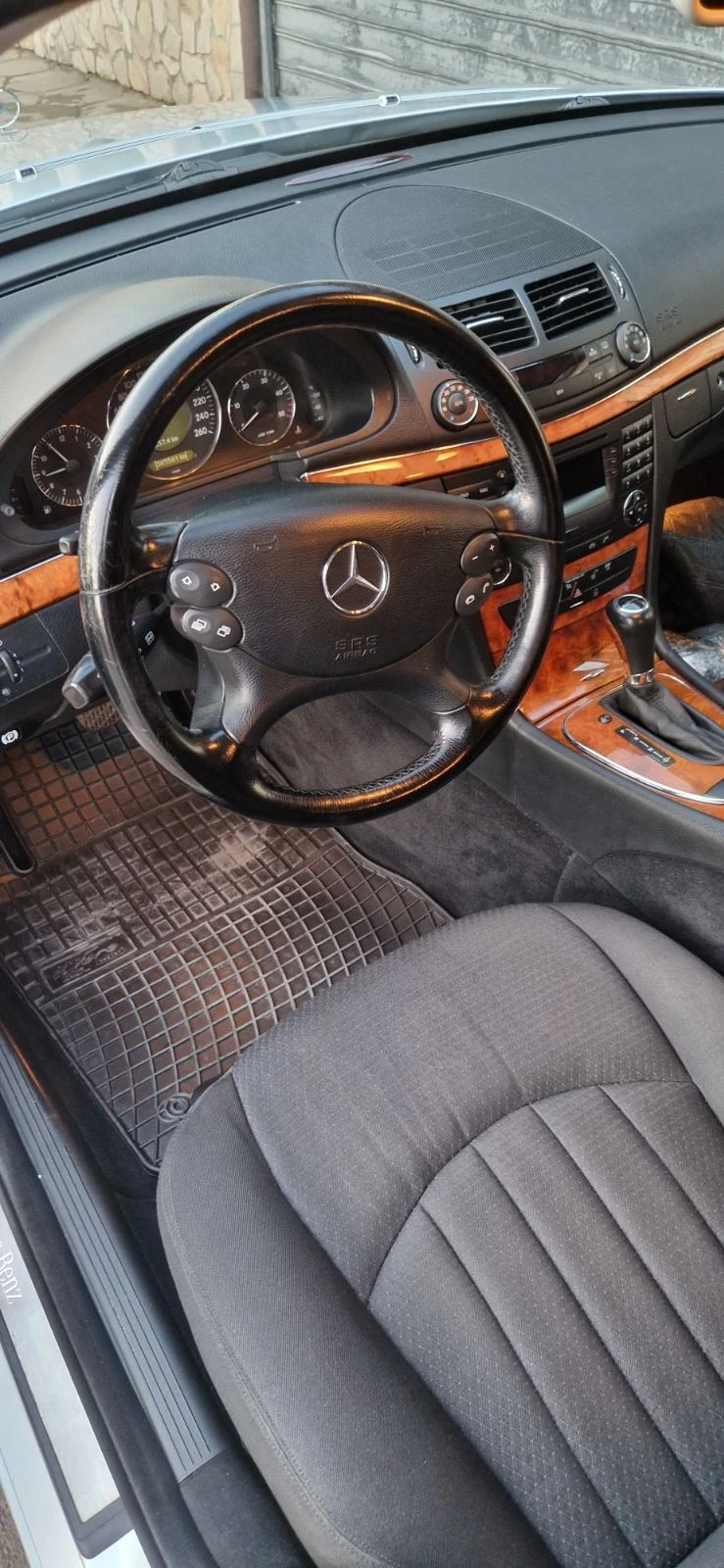 Mercedes-Benz E 220 Елеганс - изображение 7