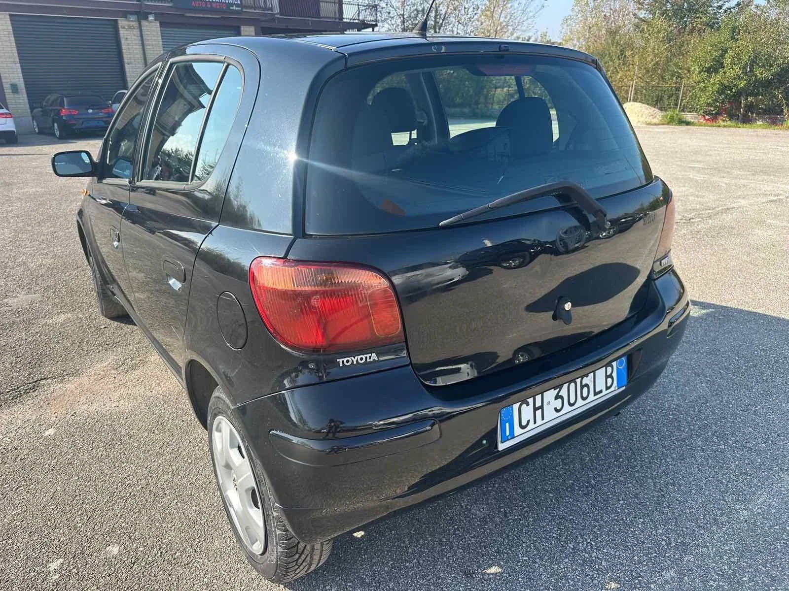 Toyota Yaris (facelift 2003) 4-door 1.3 VVT-i (87 кс) - изображение 2
