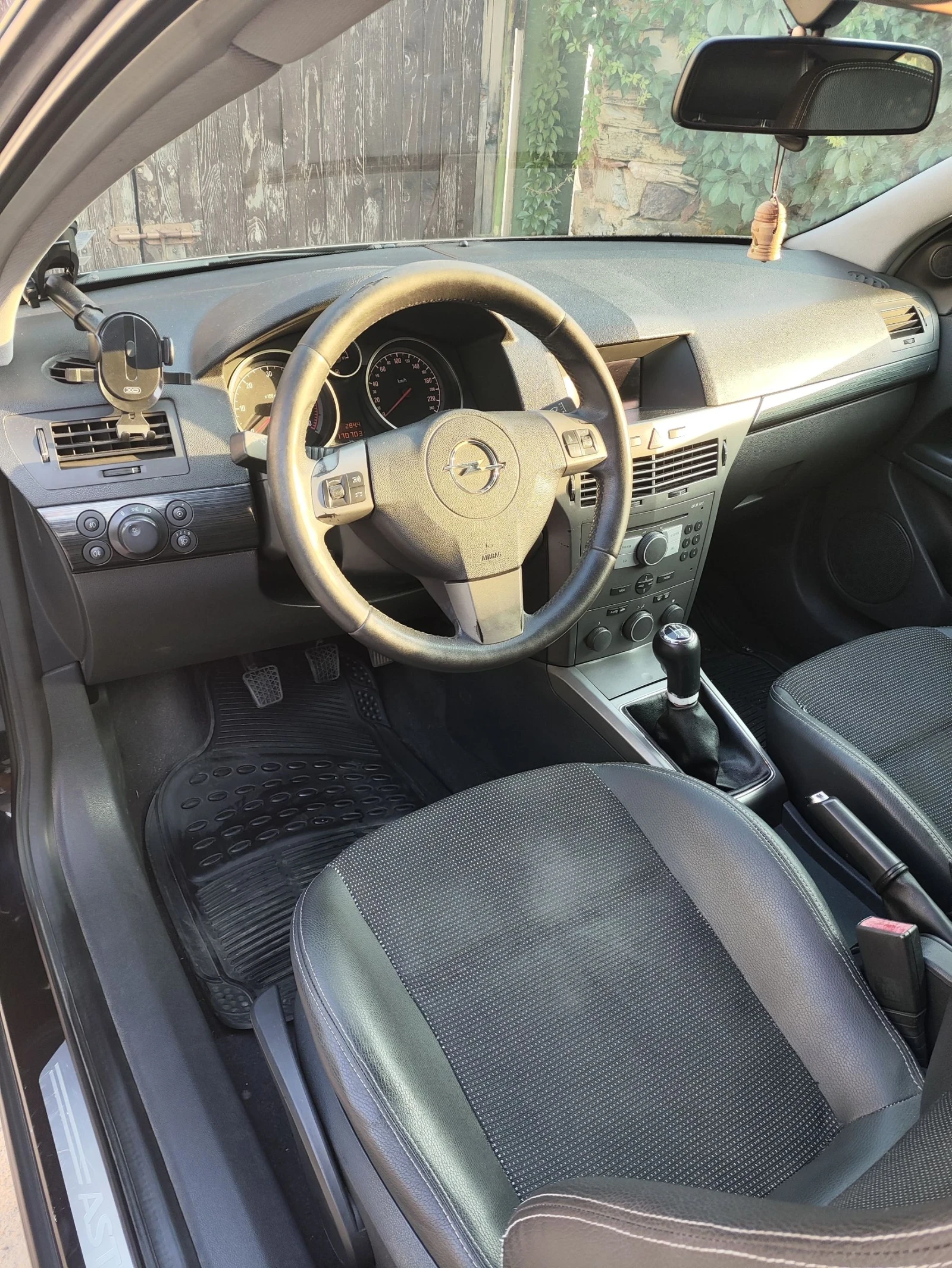 Opel Astra GTC - изображение 6