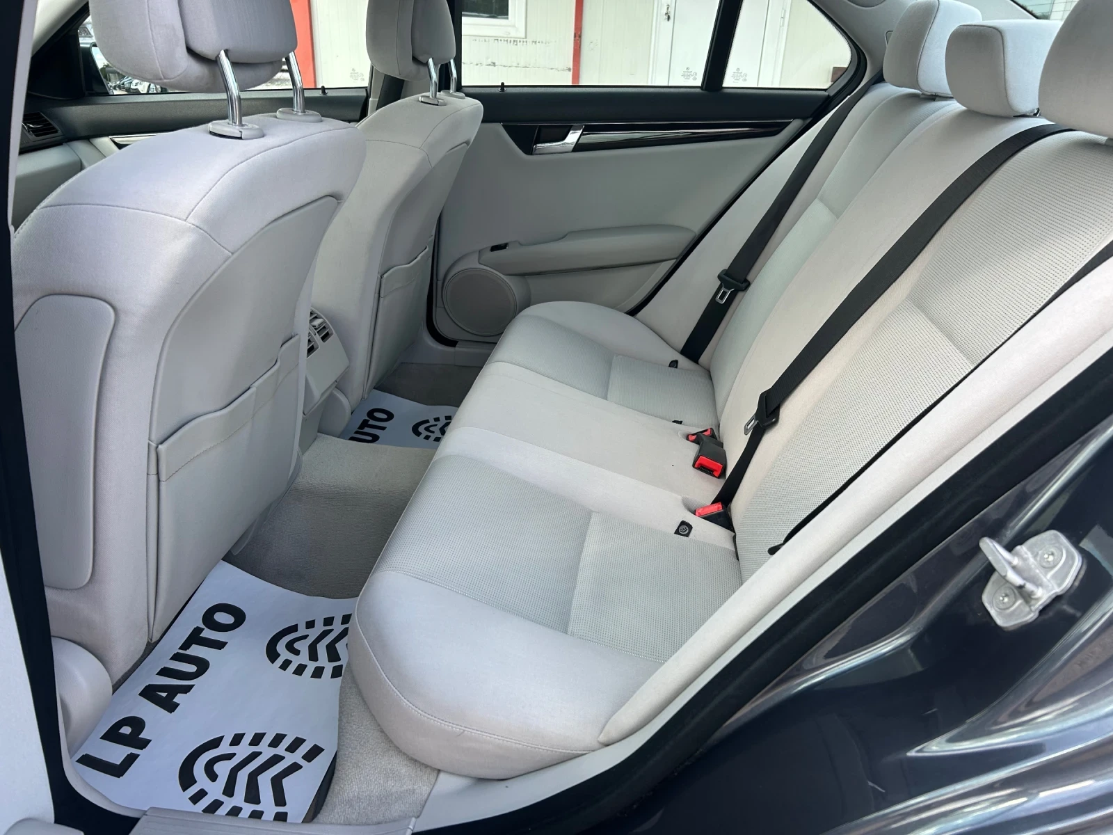 Mercedes-Benz C 220 * 2.2CDI* 170к.с* NAVI*  - изображение 10