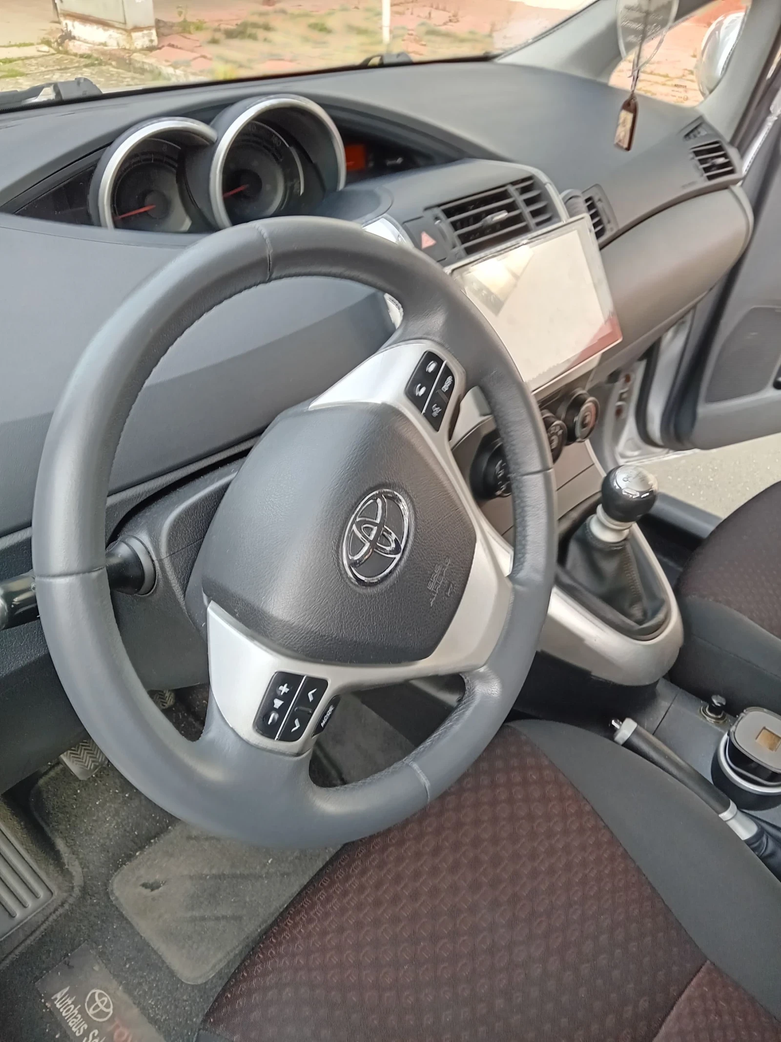 Toyota Verso 2011 | Mobile.bg   12