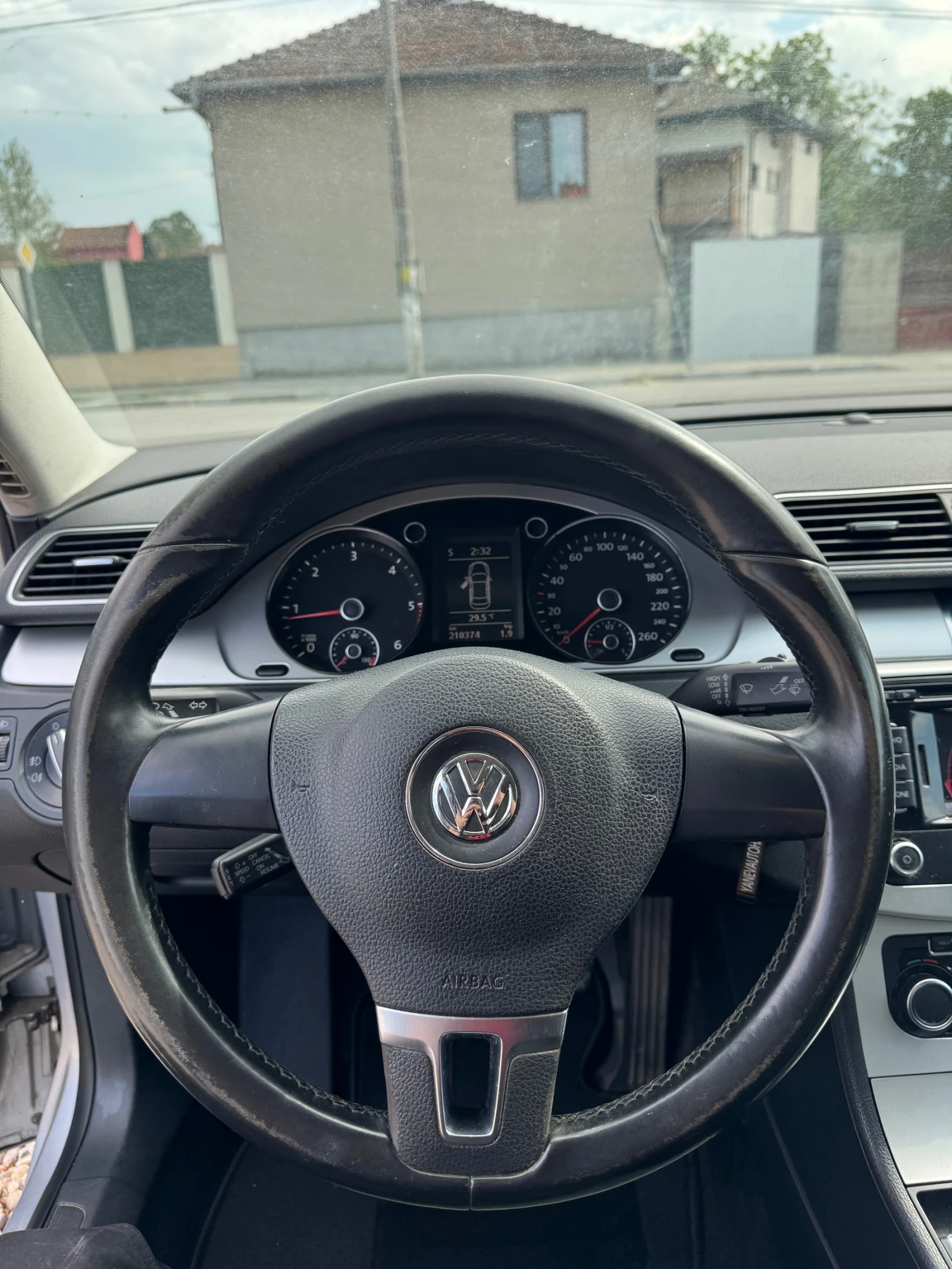 VW Passat 1.6TDI / 6 скорости, снимка 10 - Автомобили и джипове - 54515417