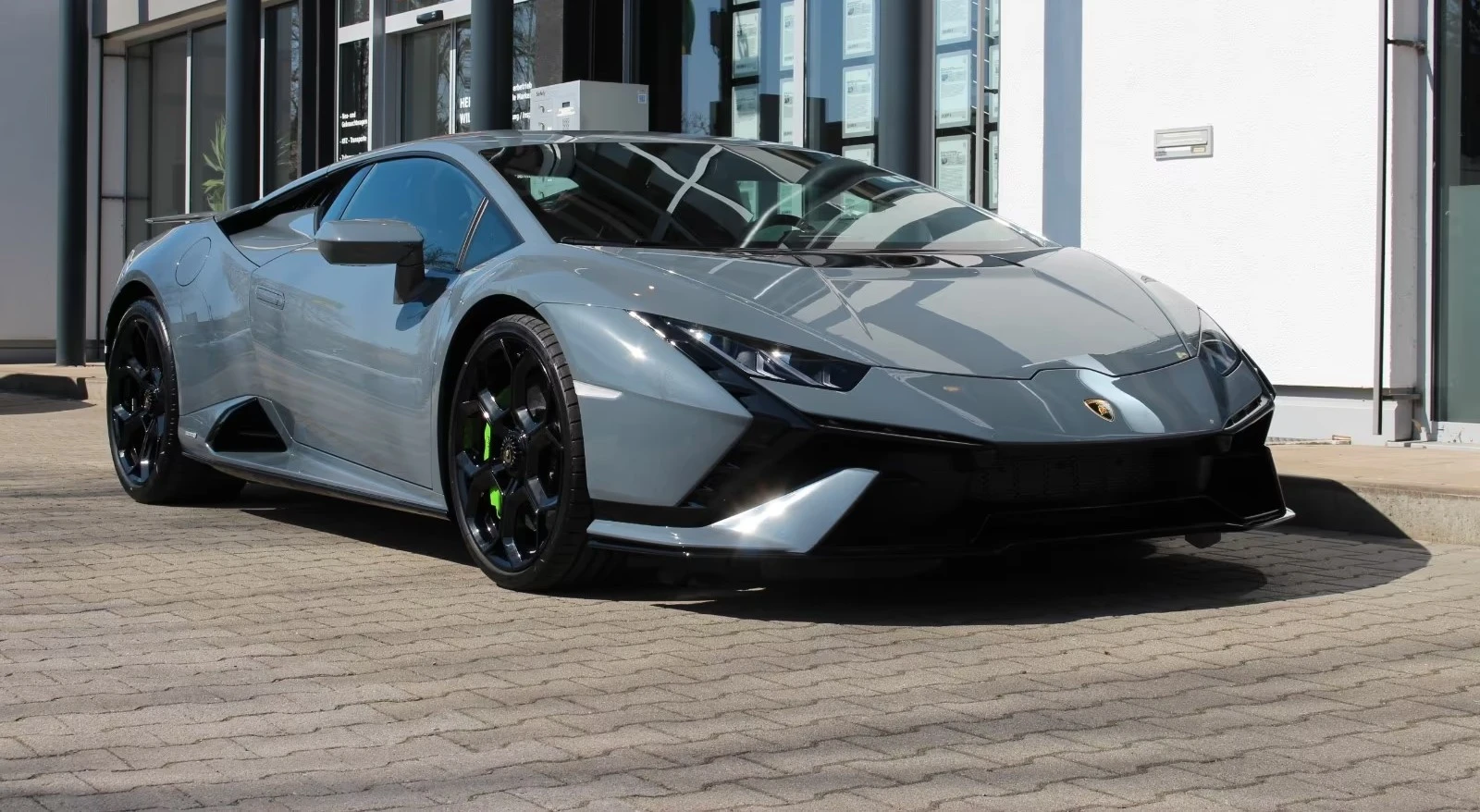Lamborghini Huracan Tecnica Carbon Lift