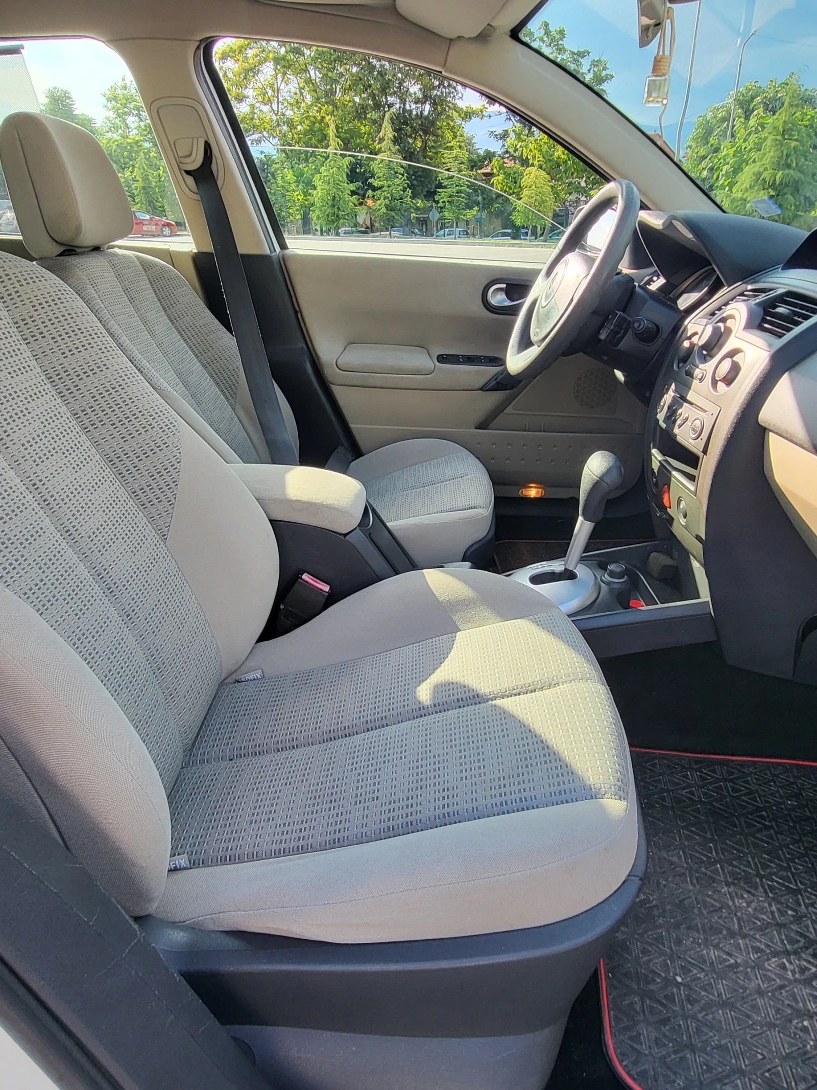 Renault Megane 1.6 Бензин/Automatic/Напълно обслужен, снимка 11 - Автомобили и джипове - 54692373