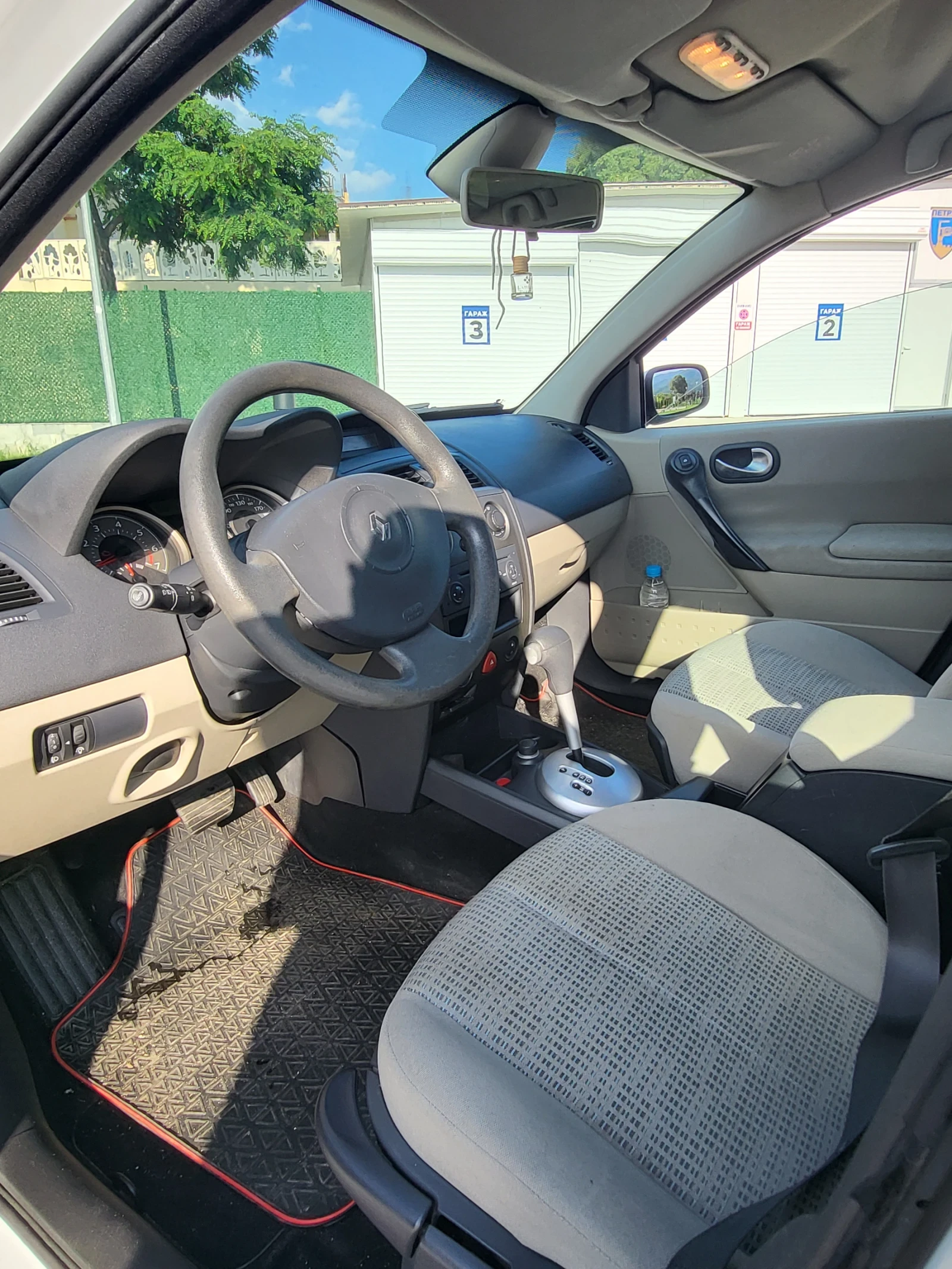 Renault Megane 1.6 Бензин/Automatic/Напълно обслужен, снимка 9 - Автомобили и джипове - 54692373