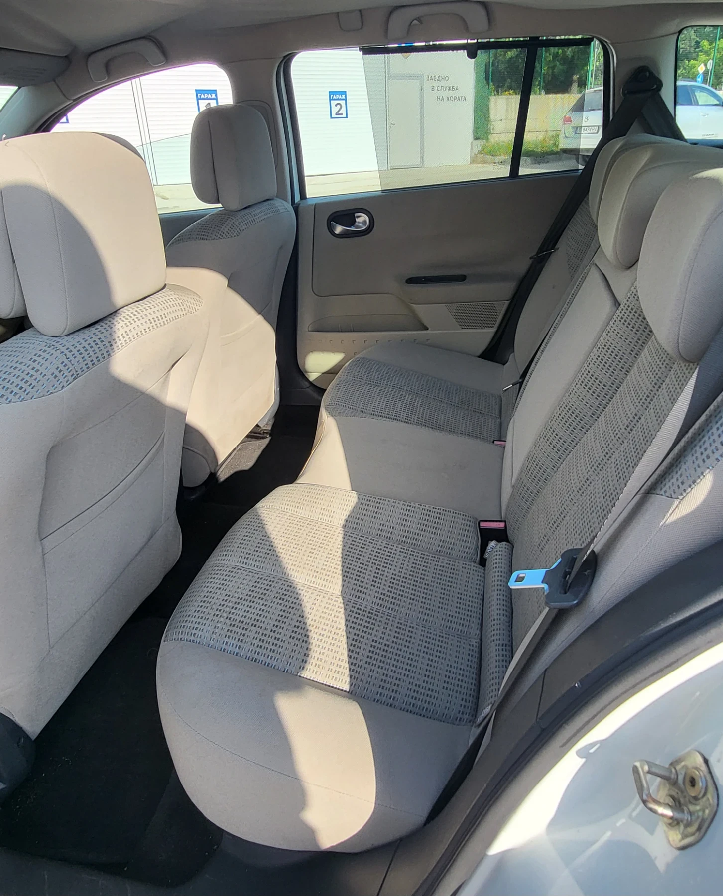 Renault Megane 1.6 Бензин/Automatic/Напълно обслужен, снимка 13 - Автомобили и джипове - 54692373