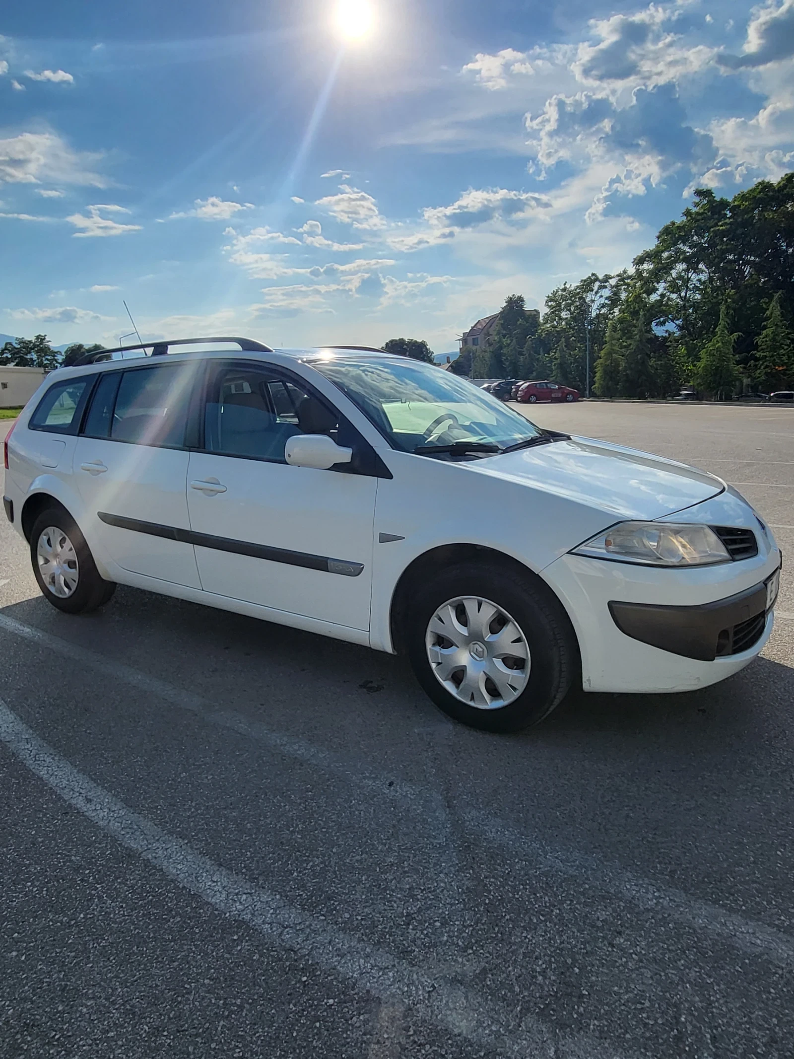 Renault Megane 1.6 Бензин/Automatic/Напълно обслужен, снимка 5 - Автомобили и джипове - 54692373