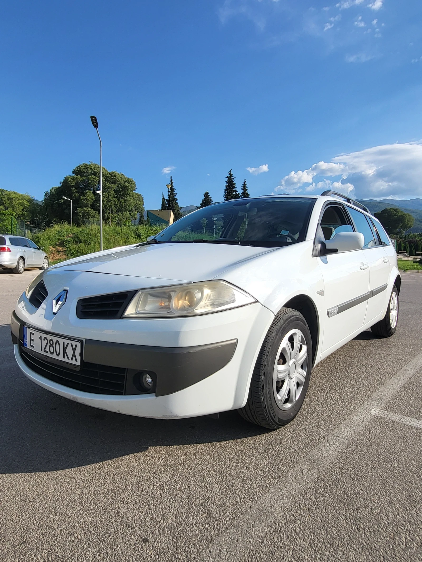 Renault Megane 1.6 Бензин/Automatic/Напълно обслужен, снимка 4 - Автомобили и джипове - 54692373