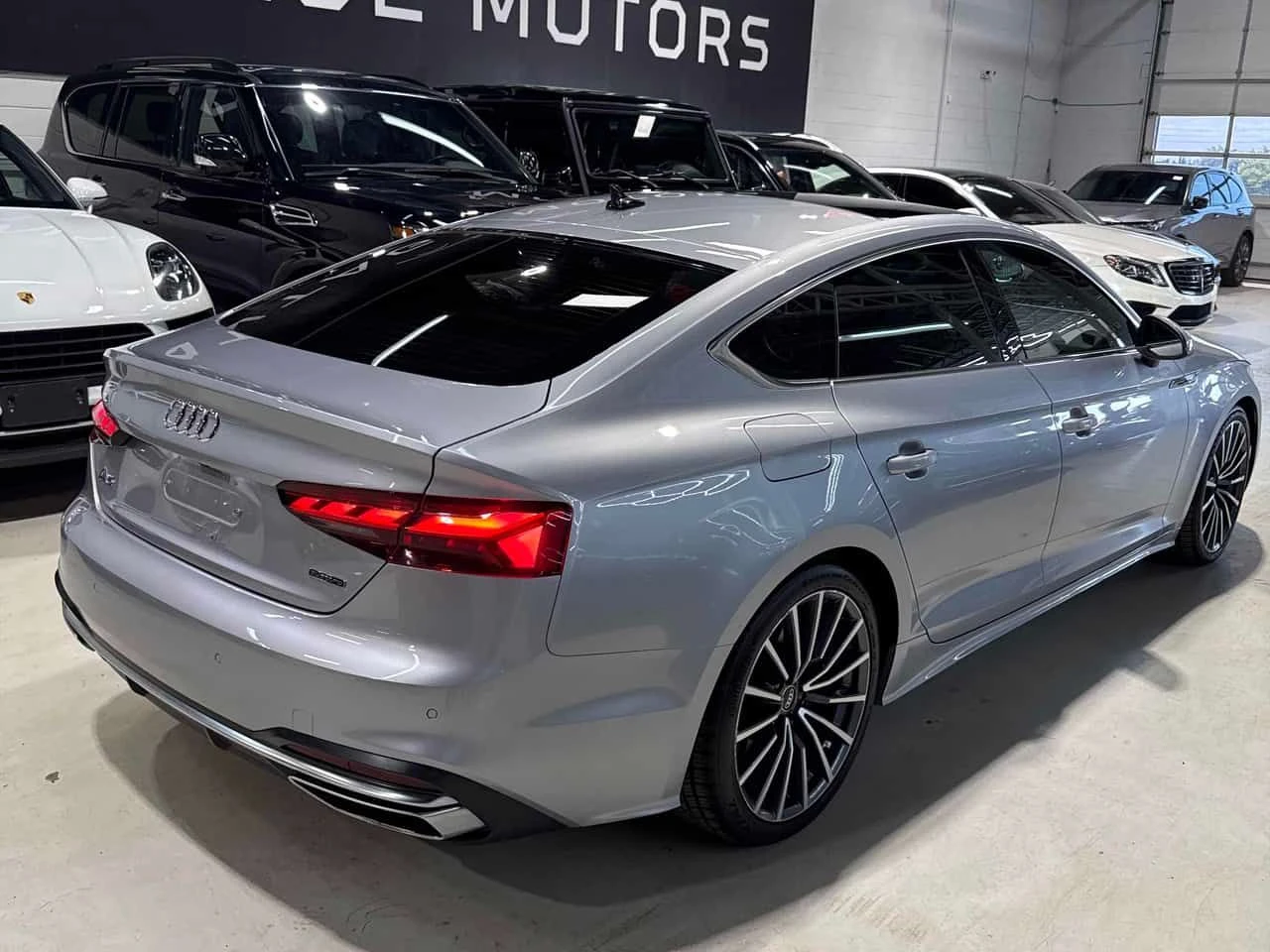 Audi A5 * Komfort * CARFAX * ОПЦИЯ ЗА ФИНАНСИРАНЕ, снимка 3 - Автомобили и джипове - 55189216