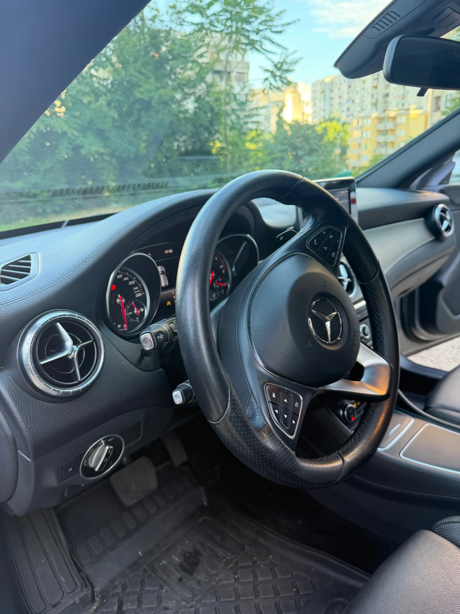 Mercedes-Benz CLA 220, снимка 15 - Автомобили и джипове - 55191976