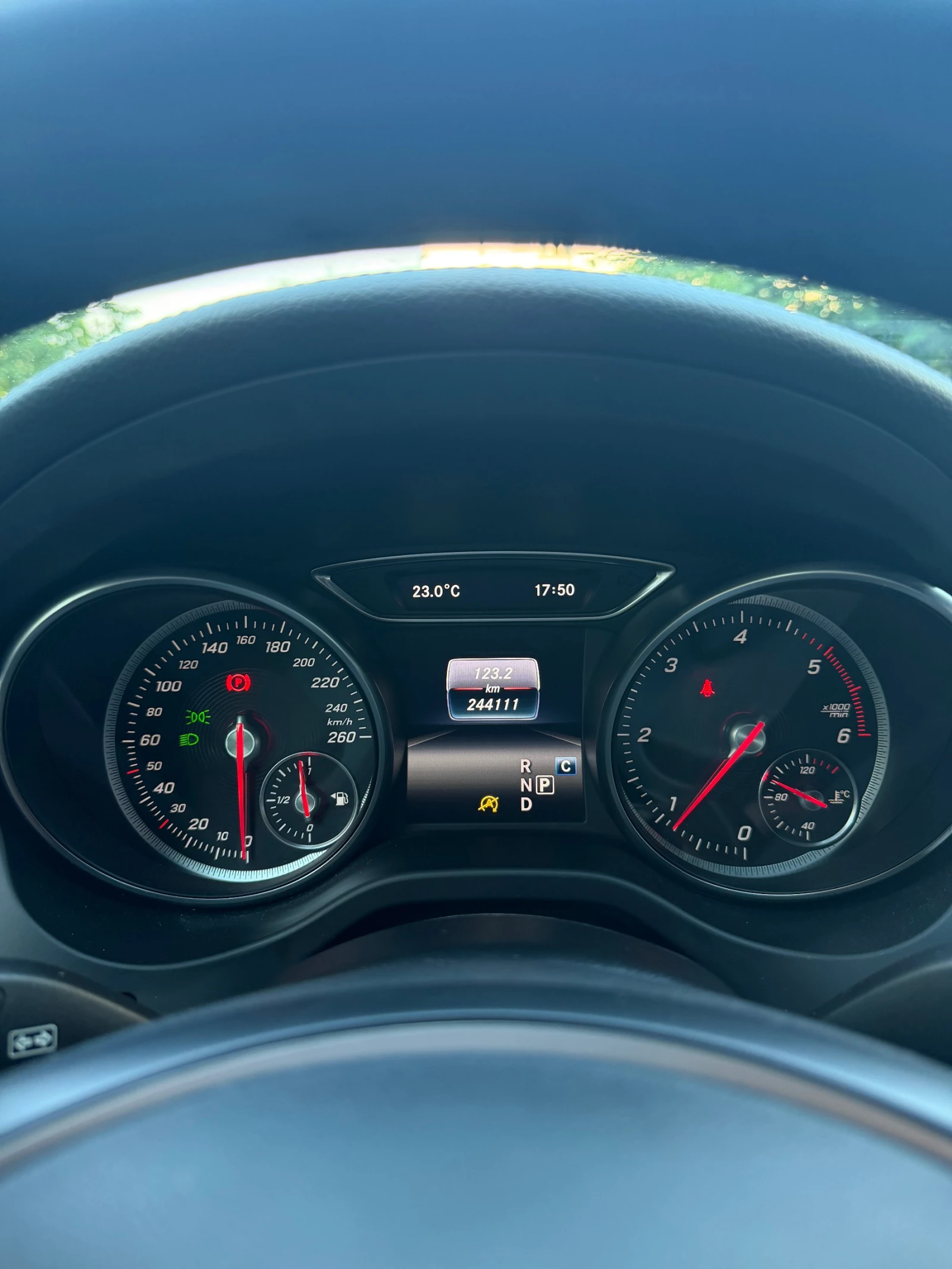 Mercedes-Benz CLA 220, снимка 10 - Автомобили и джипове - 55191976