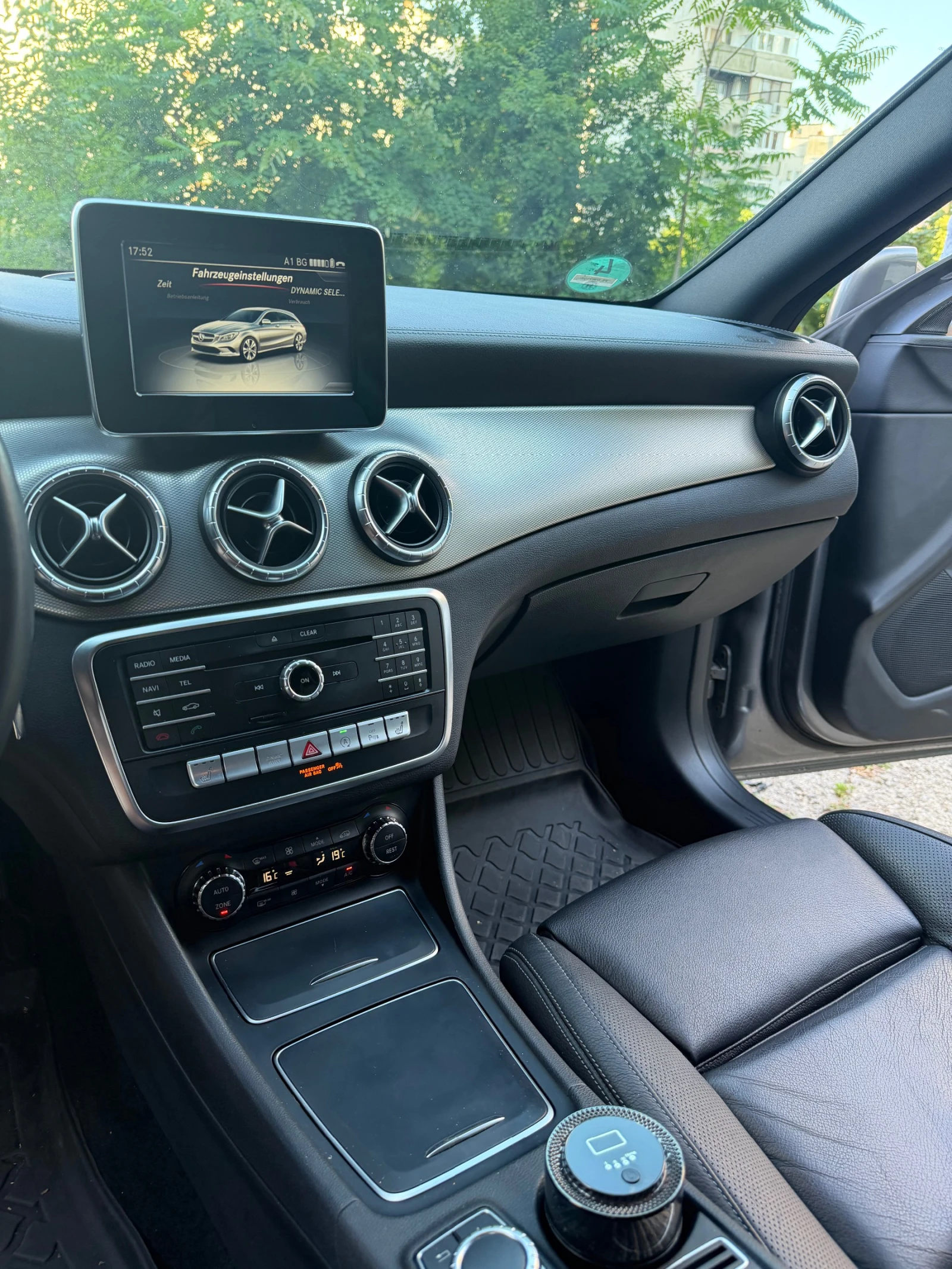 Mercedes-Benz CLA 220, снимка 14 - Автомобили и джипове - 55191976