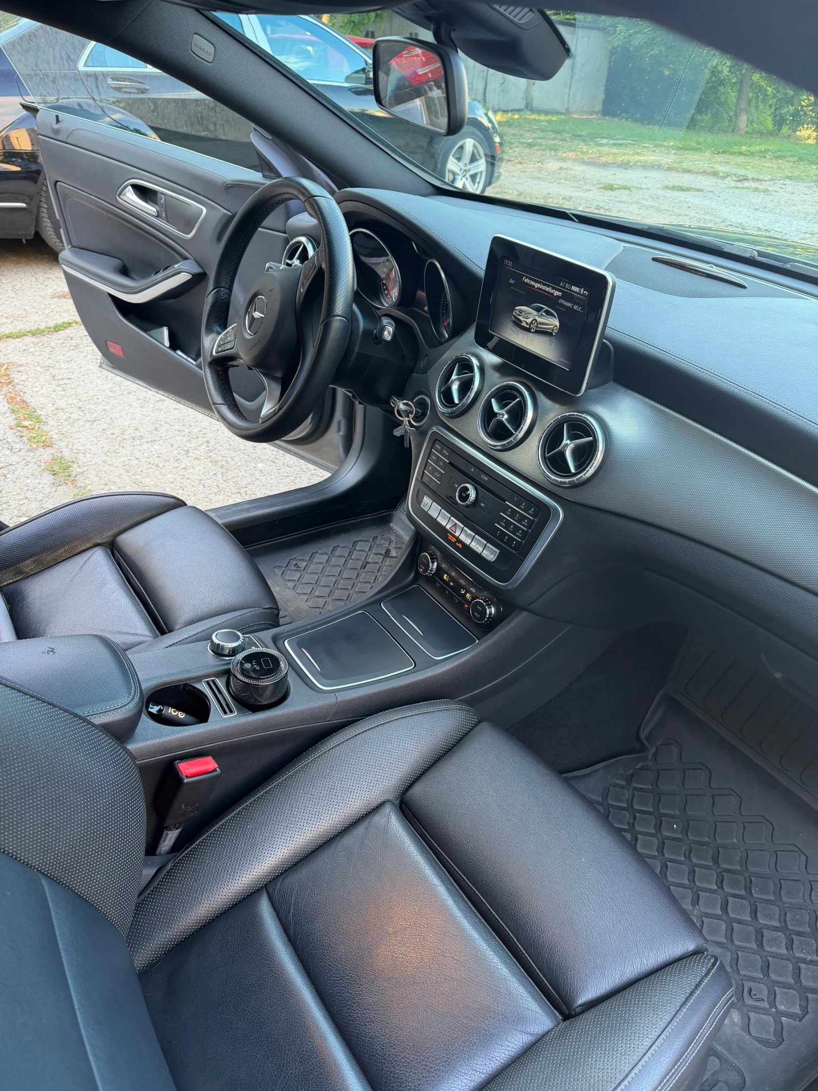 Mercedes-Benz CLA 220, снимка 16 - Автомобили и джипове - 55191976