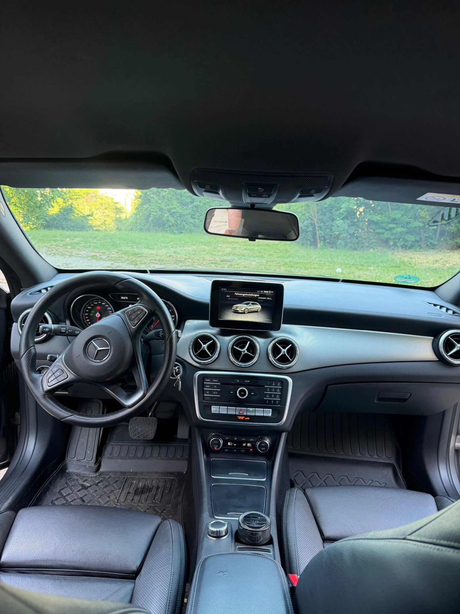 Mercedes-Benz CLA 220, снимка 12 - Автомобили и джипове - 55191976