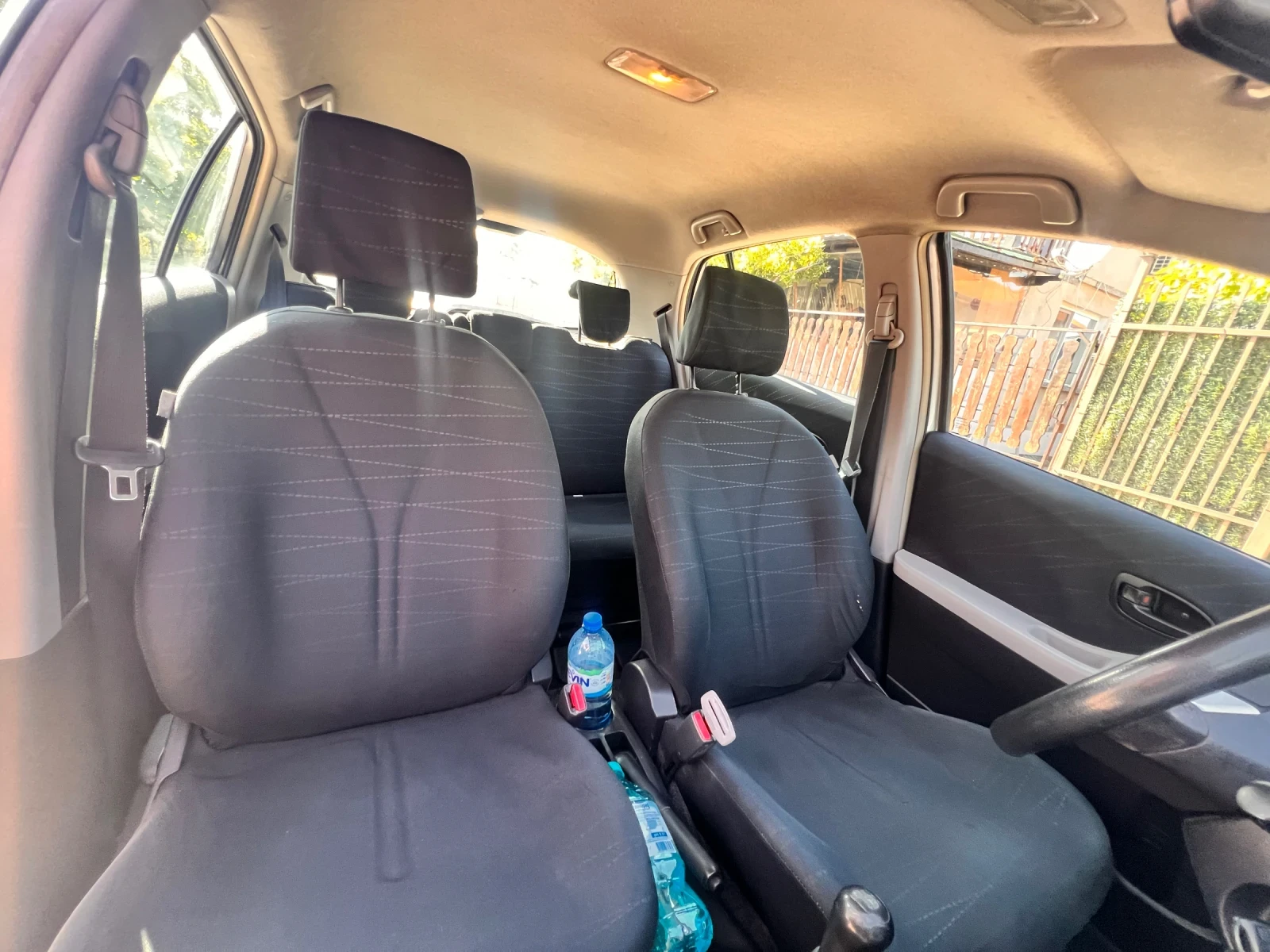 Toyota Yaris 1.0 VVTI, снимка 16 - Автомобили и джипове - 55650263