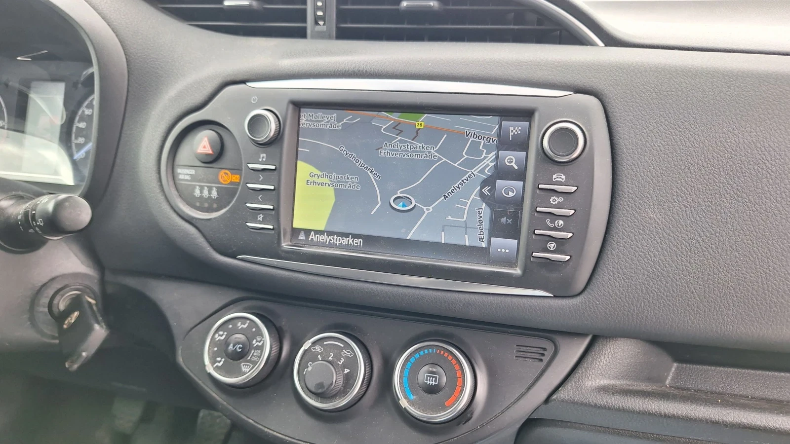 Toyota Yaris 1.4 D4D Подгрев-Нави, снимка 11 - Автомобили и джипове - 56237473