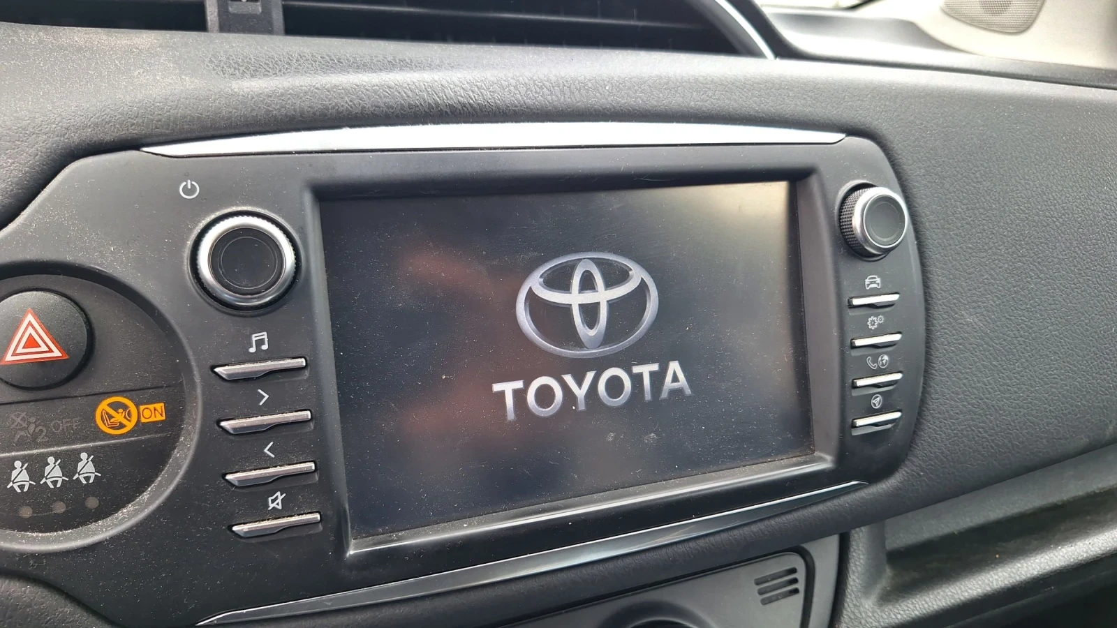 Toyota Yaris 1.4 D4D Подгрев-Нави, снимка 9 - Автомобили и джипове - 56237473