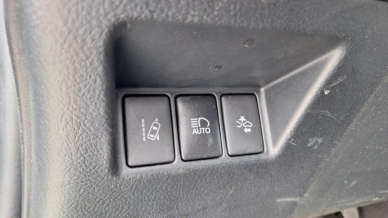 Toyota Yaris 1.4 D4D Подгрев-Нави, снимка 13 - Автомобили и джипове - 56237473