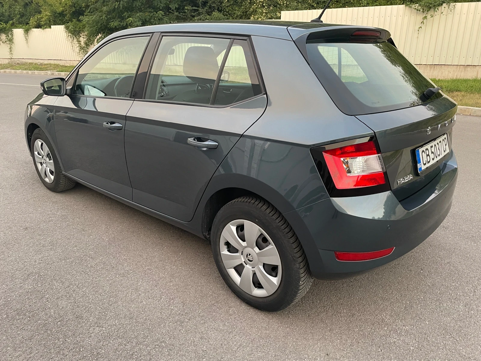 Skoda Fabia 1.0 МРI facelift , снимка 5 - Автомобили и джипове - 56309249